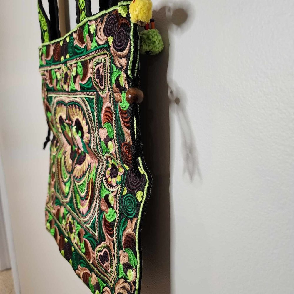 Green Bird Pattern Embroidered Purse - Picture 9 of 16